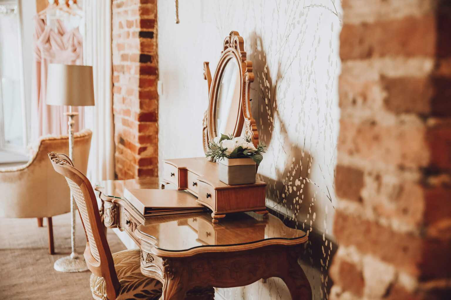 Mythe_Barn_Accommodation Honeymoon Suite Dressing Table