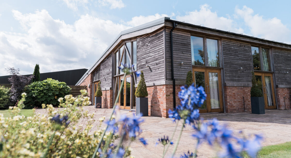 Mythe Barn wedding venue gardens