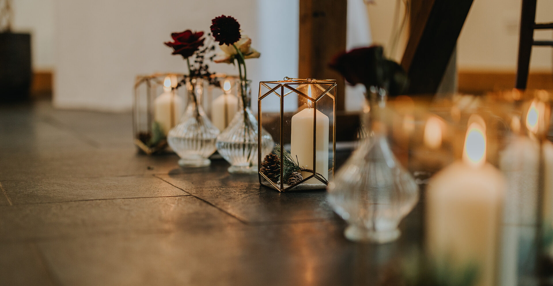 Mythe Barn winter wedding decor